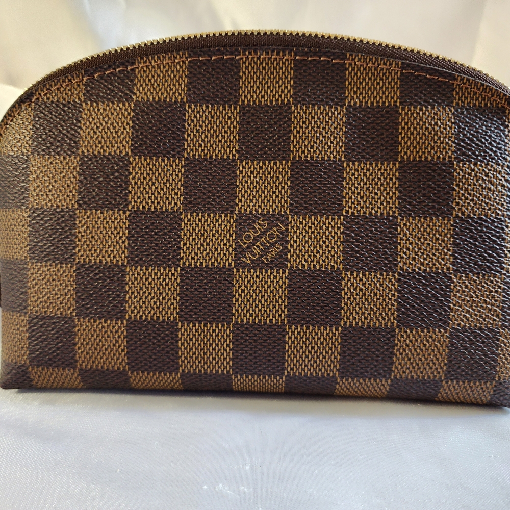 Authentic Louis Vuitton Damier Ebene Cosmetic Pouch In Excellent Condition - Picture 3 of 10